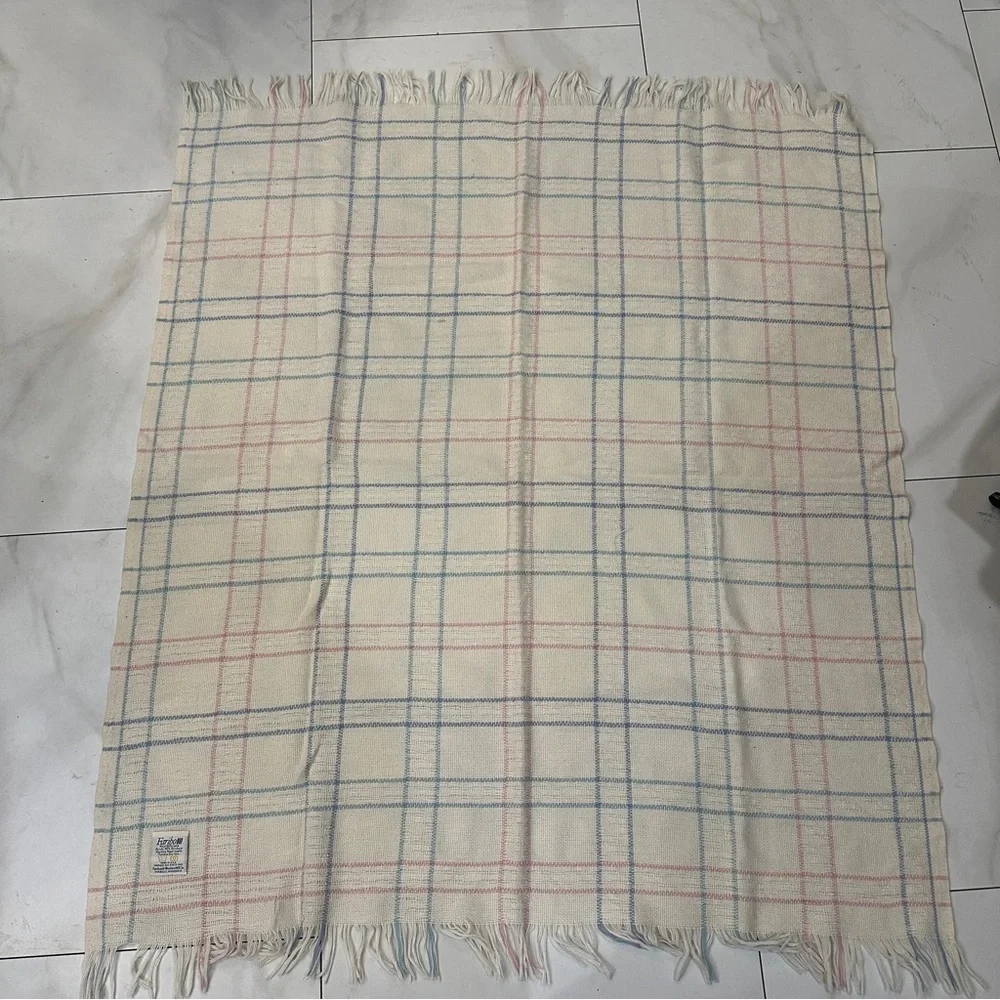 Vintage Faribault Woolen Mill Plaid Throw Blanket Wool Acrylic USA Fringe 4x4’9”
